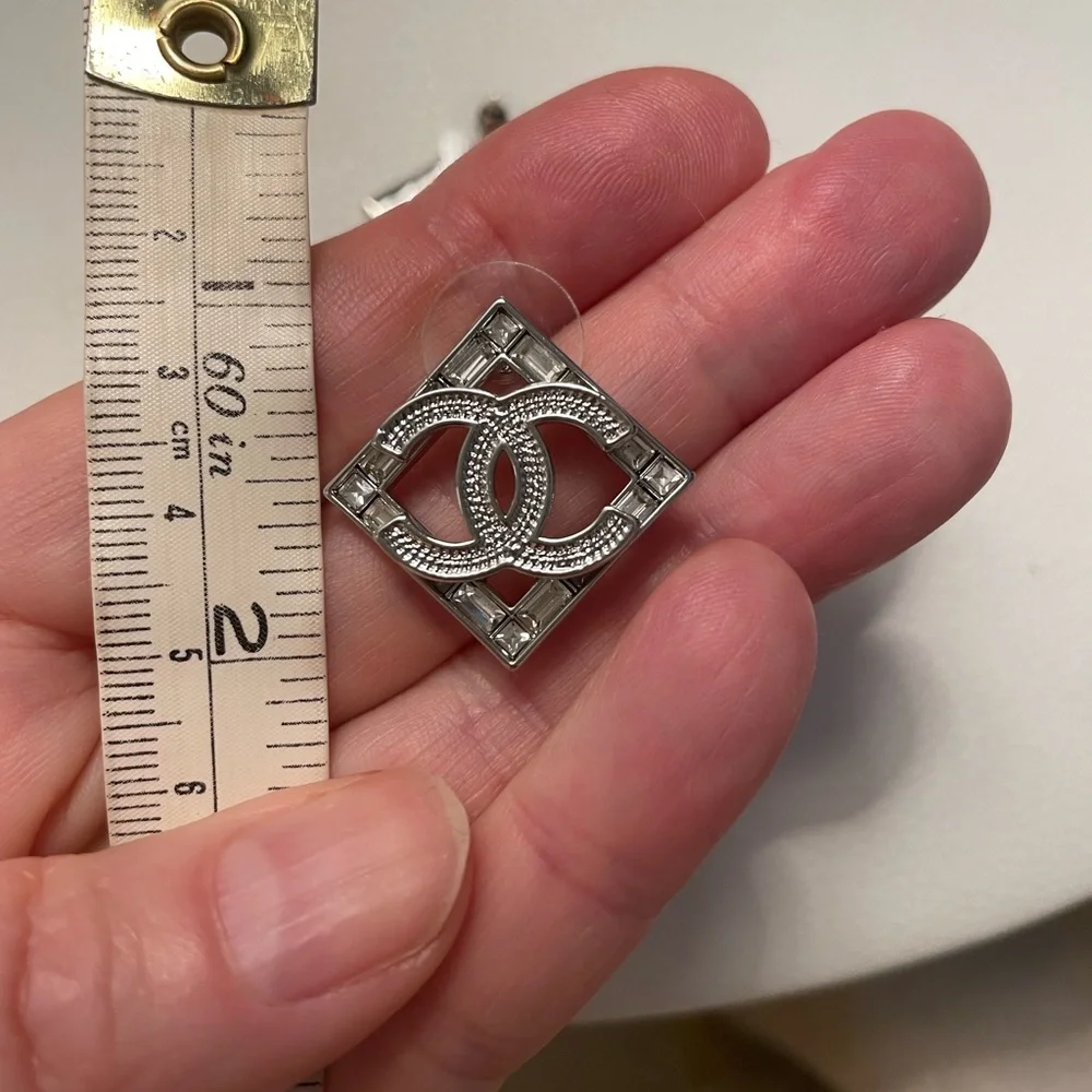 Elegant Chanel Silver tone Earrings with crystals collection 2022 - Picture 11 of 16